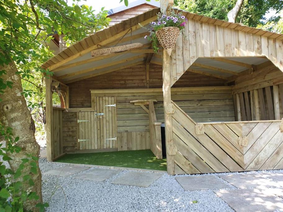 The Bothy Near Tenby, Big Projector Screen, Four-Poster Bed, On-Site Hot Tub Access Via Spa Pack, Breakfast Екстер'єр фото