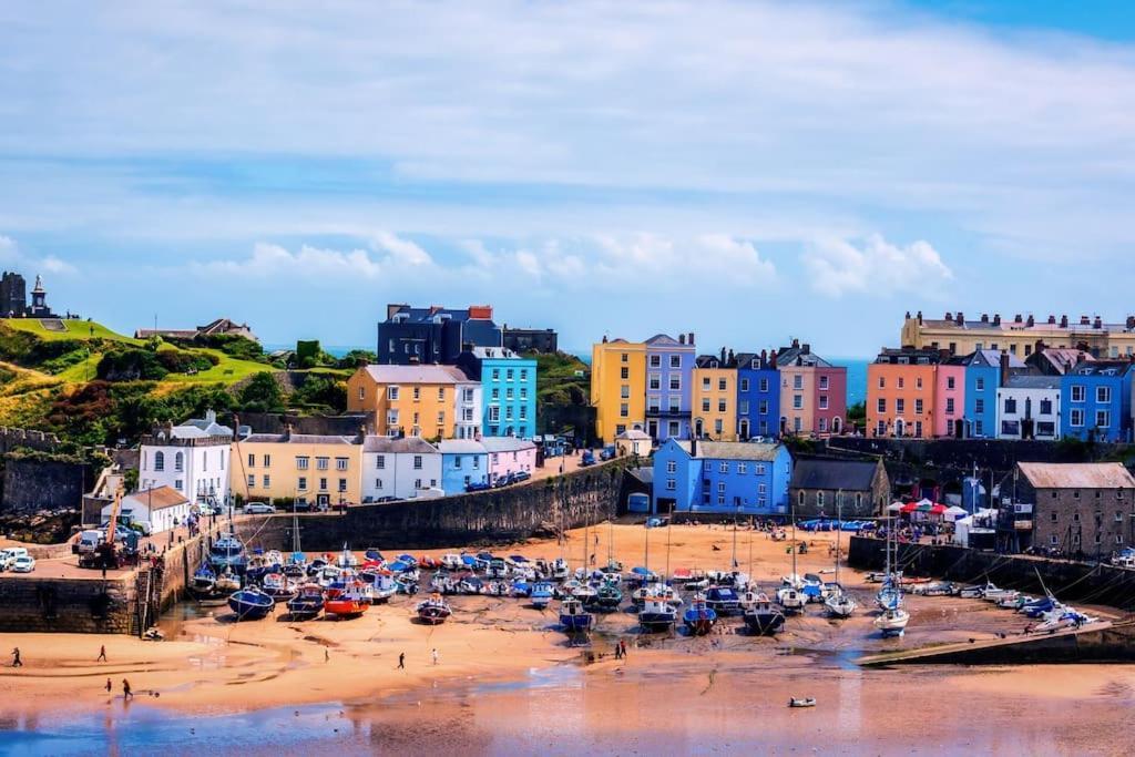 The Bothy Near Tenby, Big Projector Screen, Four-Poster Bed, On-Site Hot Tub Access Via Spa Pack, Breakfast Екстер'єр фото