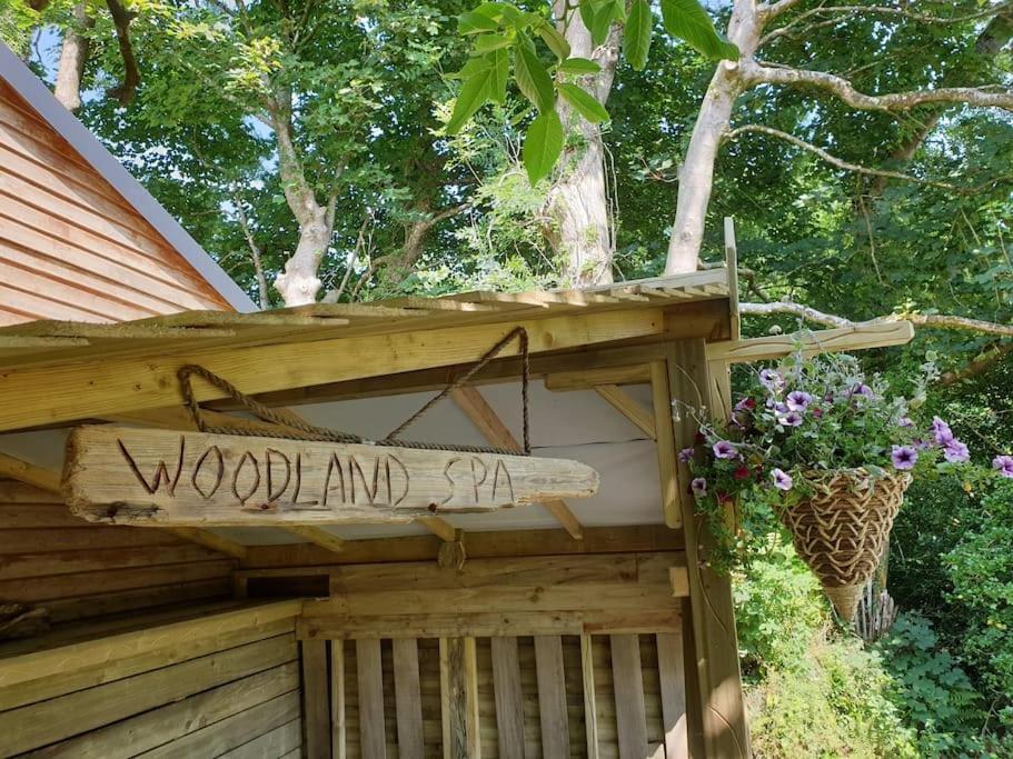 The Bothy Near Tenby, Big Projector Screen, Four-Poster Bed, On-Site Hot Tub Access Via Spa Pack, Breakfast Екстер'єр фото